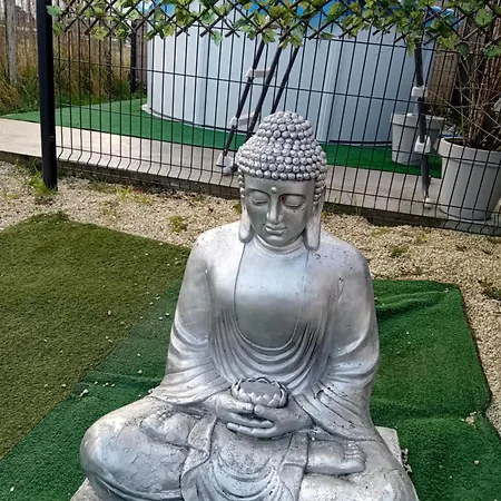 Cabane, Bungalow, Bulle Et Le Refuge Zen Et Bien Etre