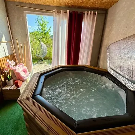 Luxusní stan Insolite Avec Piscine Et Dans Un Cadre Zen