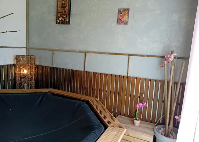 Cabane, Bungalow, Bulle Et Le Refuge Zen Et Bien Etre Montpouillan